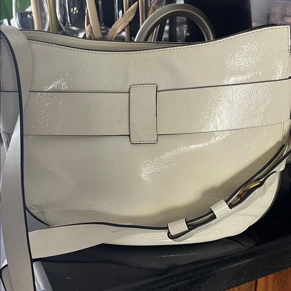 Tory Burch Cream Crossbody Bag with Gold Accent - Picture 4 of 12